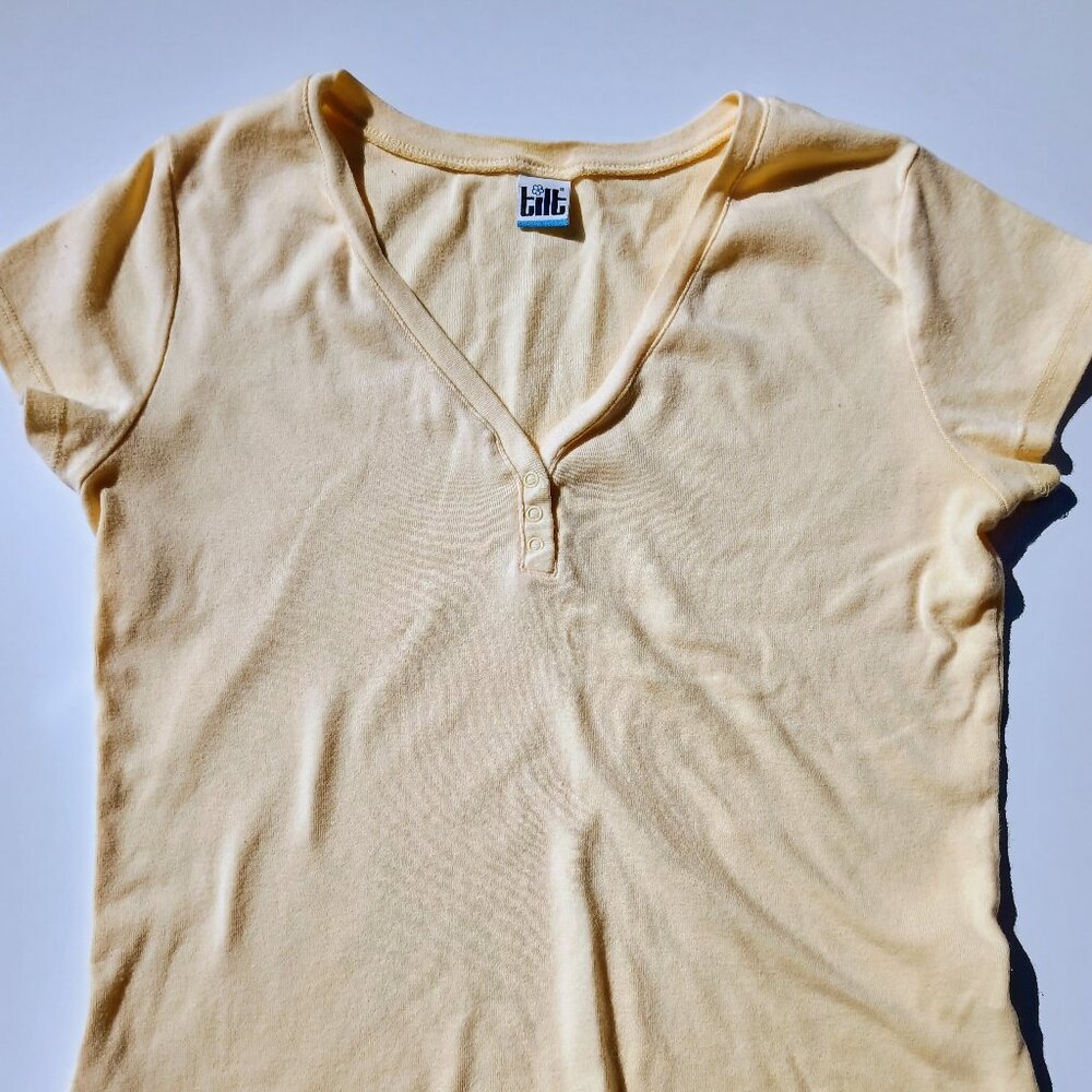 Tilt Women’s V-Neck Henley T-Shirt Yellow Short Sleeve Size L